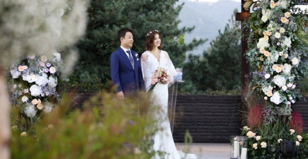 Diễn viên 'Vườn sao băng' đám cưới cùng ngày: Kẻ kín đáo, người rình rang