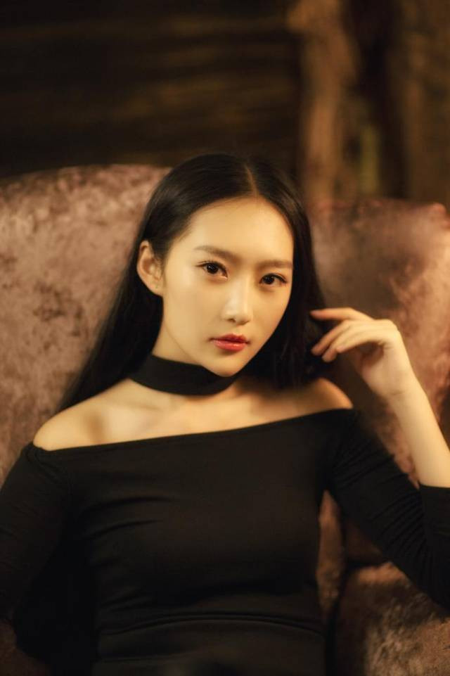 Nhan sắc xinh đẹp của người mẫu 21 tuổi đăng quang Hoa hậu Thế giới Trung Quốc 2017