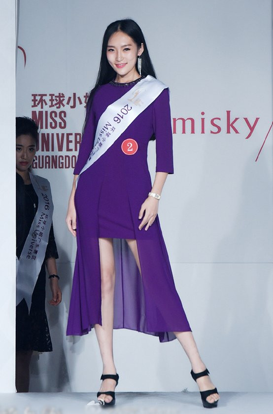 Nhan sắc xinh đẹp của người mẫu 21 tuổi đăng quang Hoa hậu Thế giới Trung Quốc 2017