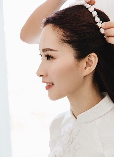 Hoa hậu Đặng Thu Thảo rạng rỡ tựa nữ thần trong lễ ăn hỏi cùng bạn trai đại gia