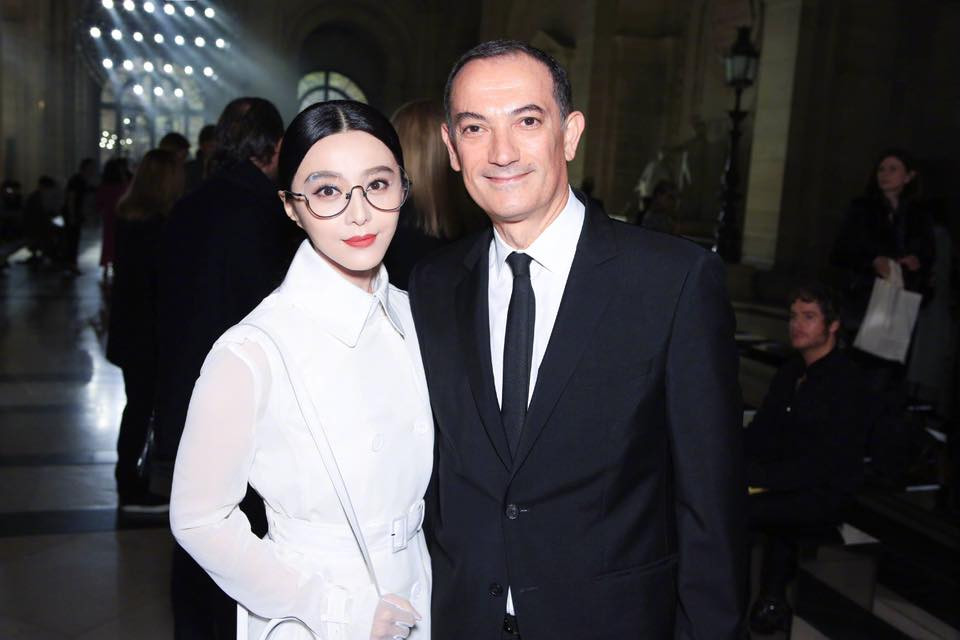 Phạm Băng Băng diện nguyên cây trắng nổi bật đến làm V.I.P tại Paris Fashion Week 2017