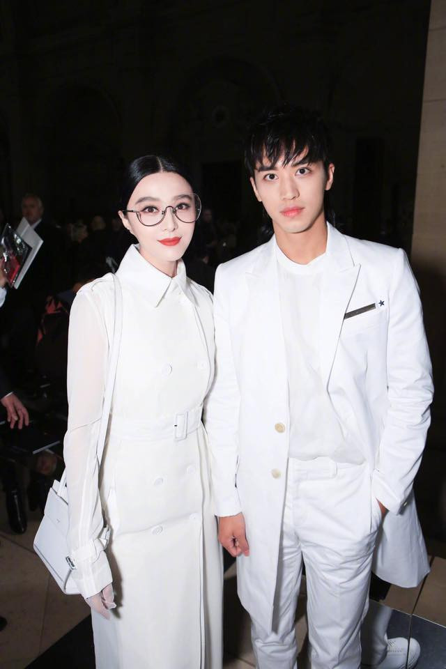 Phạm Băng Băng diện nguyên cây trắng nổi bật đến làm V.I.P tại Paris Fashion Week 2017