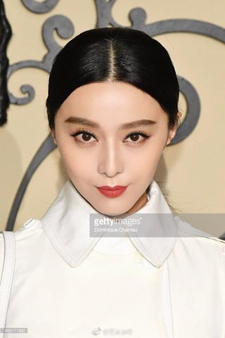 Phạm Băng Băng diện nguyên cây trắng nổi bật đến làm V.I.P tại Paris Fashion Week 2017