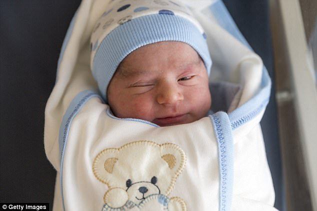 Hy hữu: Mẹ và con gái cùng sinh con trong một ngày, tại cùng một bệnh viện