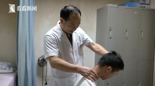 Cảnh báo: Bé trai 10 tuổi bị dãn đốt sống cổ vì nghiện game