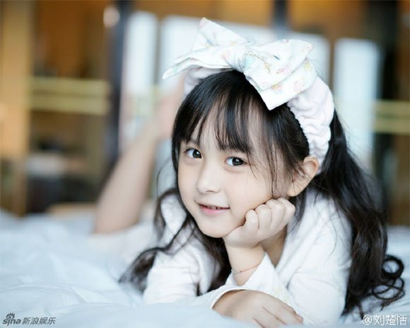 'So kè' nhan sắc của các mẫu nhí nổi tiếng từ nhiều quốc gia trên thế giới