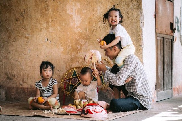 Tuổi thơ ùa về với bộ ảnh cực ý nghĩa mùa Tết Trung thu