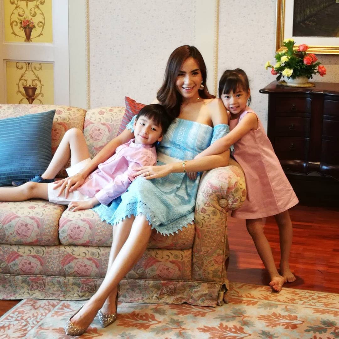 Những mẹ bỉm sữa nổi tiếng khắp châu Á vì quá xinh đẹp, gợi cảm và viên mãn