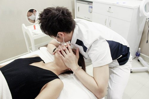 Thực hư phương pháp nắn xương thẩm mỹ để khuôn mặt thon gọn hơn đang được các sao ưa chuộng