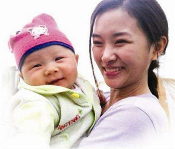 Cảm phục nghị lực phi thường của cô gái xinh đẹp cụt 2 chân, mất con, chồng bỏ đi