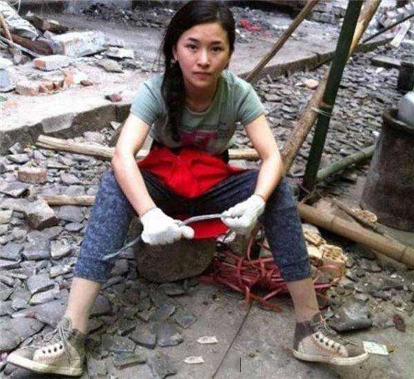 Cảm phục nghị lực phi thường của cô gái xinh đẹp cụt 2 chân, mất con, chồng bỏ đi