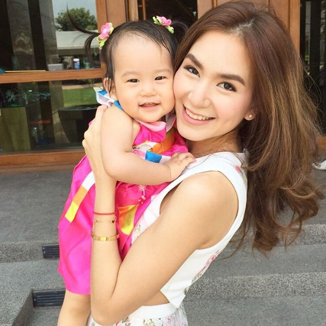 Những mẹ bỉm sữa nổi tiếng khắp châu Á vì quá xinh đẹp, gợi cảm và viên mãn