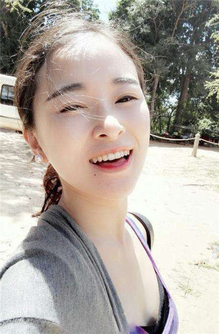 Cảm phục nghị lực phi thường của cô gái xinh đẹp cụt 2 chân, mất con, chồng bỏ đi