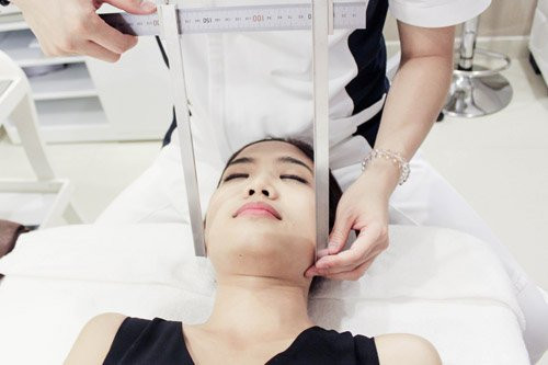 Thực hư phương pháp nắn xương thẩm mỹ để khuôn mặt thon gọn hơn đang được các sao ưa chuộng