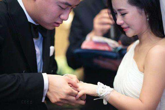 Cảm phục nghị lực phi thường của cô gái xinh đẹp cụt 2 chân, mất con, chồng bỏ đi