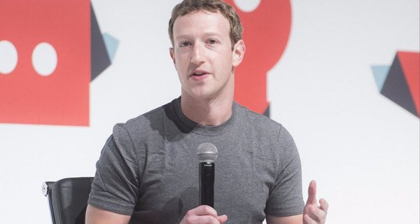 Tiết lộ lý do nhiều người giàu có nhưng chỉ thích mặc những bộ quần áo giống nhau