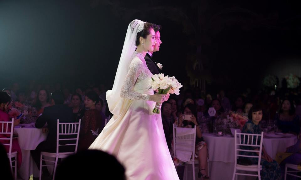 Những mẫu váy cưới xa hoa, đẳng cấp của sao Việt khiến sao thế giới cũng phải ngưỡng mộ