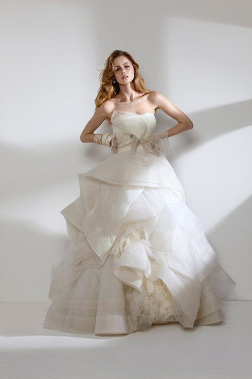 Những mẫu váy cưới xa hoa, đẳng cấp của sao Việt khiến sao thế giới cũng phải ngưỡng mộ