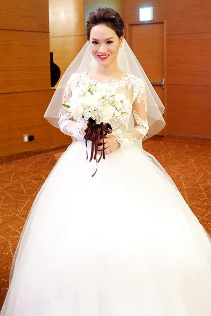 Những mẫu váy cưới xa hoa, đẳng cấp của sao Việt khiến sao thế giới cũng phải ngưỡng mộ