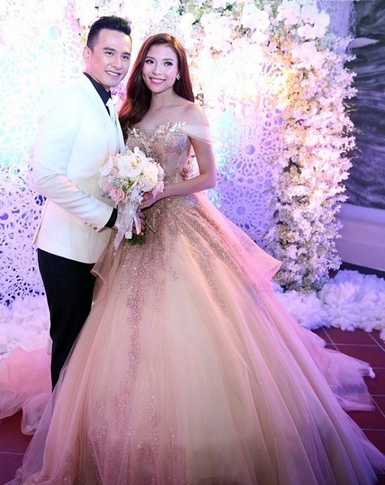 Những mẫu váy cưới xa hoa, đẳng cấp của sao Việt khiến sao thế giới cũng phải ngưỡng mộ