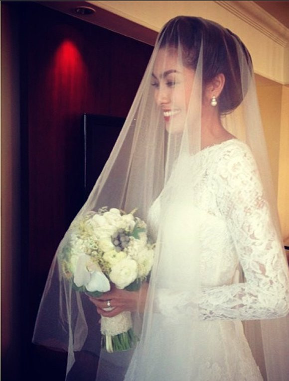 Những mẫu váy cưới xa hoa, đẳng cấp của sao Việt khiến sao thế giới cũng phải ngưỡng mộ