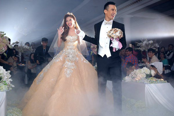 Những mẫu váy cưới xa hoa, đẳng cấp của sao Việt khiến sao thế giới cũng phải ngưỡng mộ