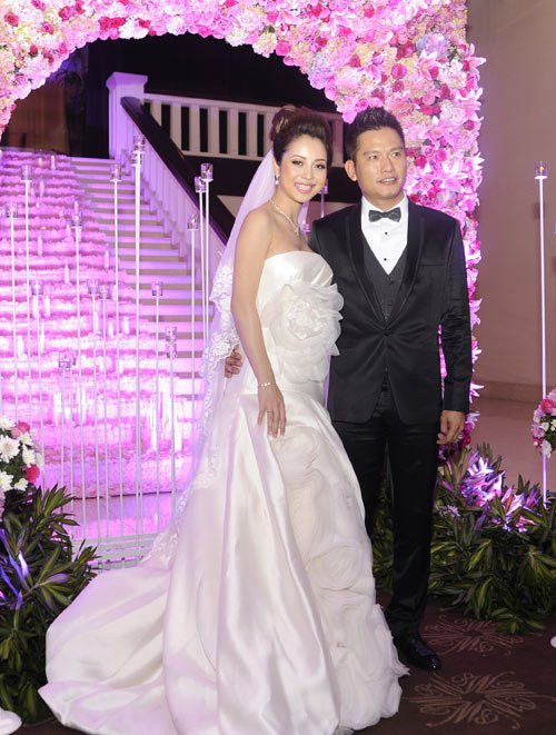 Những mẫu váy cưới xa hoa, đẳng cấp của sao Việt khiến sao thế giới cũng phải ngưỡng mộ