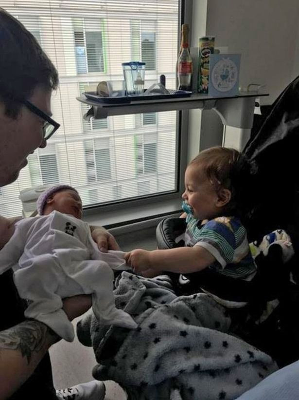 Bức ảnh của bé Harrison ngày mới sinh