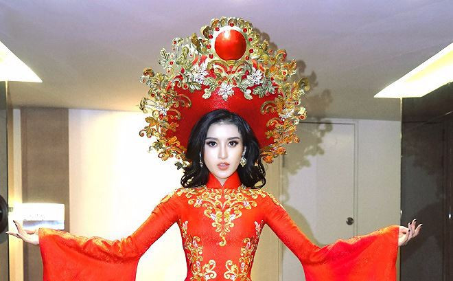 Cận cảnh bộ quốc phục 30kg của Huyền My dự thi Miss Grand International 2017