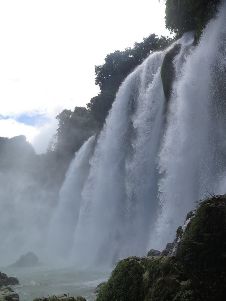 Thác Bản Giốc đang vào mùa đẹp nhất, tranh thủ đi ngay kẻo hết mùa