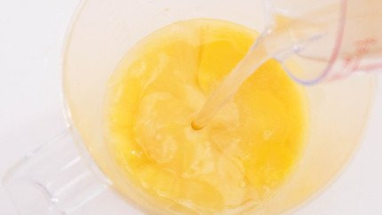 Hướng dẫn mẹ làm trứng hấp tôm kiểu Nhật mềm mại, thơm ngon cho bé