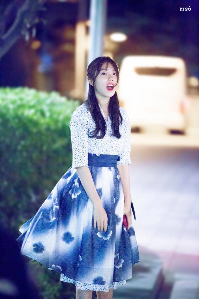 Tiếp nối trào lưu cách tân, giới trẻ Hàn biến hanbok thành váy ngắn gây xôn xao