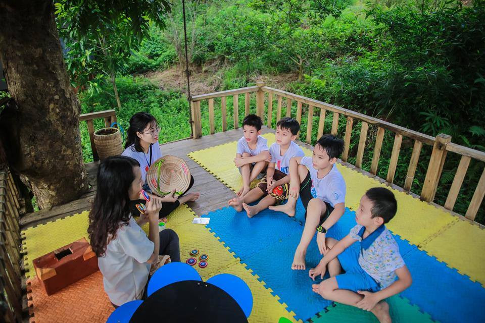 Cho bé yêu trèo đèo, lội suối, thử làm nông dân tại nông trại chỉ cách Hà Nội 40 phút