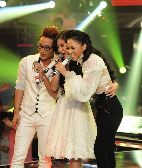 Sau hàng loạt sự cố 'vạ miệng', Hương Tràm tuyên bố... nghỉ chơi với báo chí