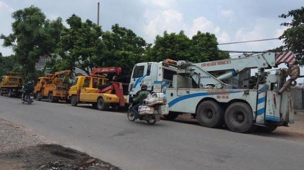 Đám cưới ở Hải Phòng gây chú ý khi rước dâu bằng... 10 xe đầu kéo tiền tỷ