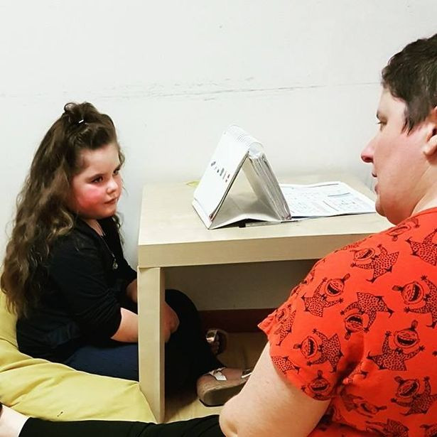 Mắc bệnh lạ, bé gái 7 tuổi bị mãn kinh sớm