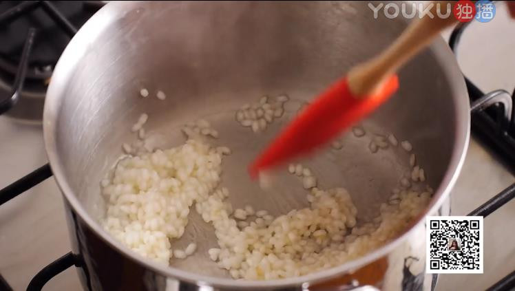 Tự làm bánh pudding trứng nướng khiến bé lười ăn nhất cũng mê mẩn
