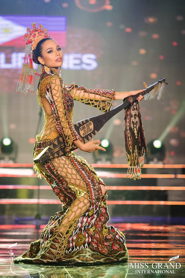 Mãn nhãn với những bộ trang phục ấn tượng tại đêm thi trang phục dân tộc Hoa hậu Hòa bình thế giới 2017