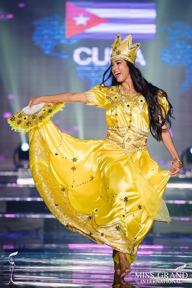 Mãn nhãn với những bộ trang phục ấn tượng tại đêm thi trang phục dân tộc Hoa hậu Hòa bình thế giới 2017