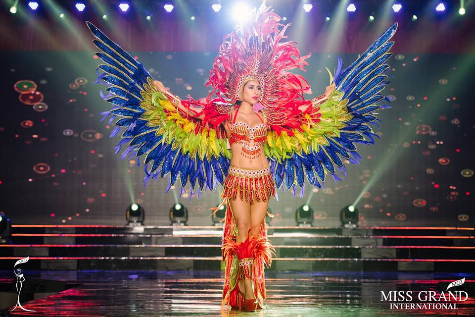 Mãn nhãn với những bộ trang phục ấn tượng tại đêm thi trang phục dân tộc Hoa hậu Hòa bình thế giới 2017