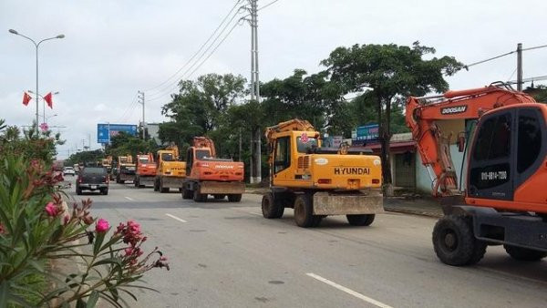 Đám cưới ở Hải Phòng gây chú ý khi rước dâu bằng... 10 xe đầu kéo tiền tỷ