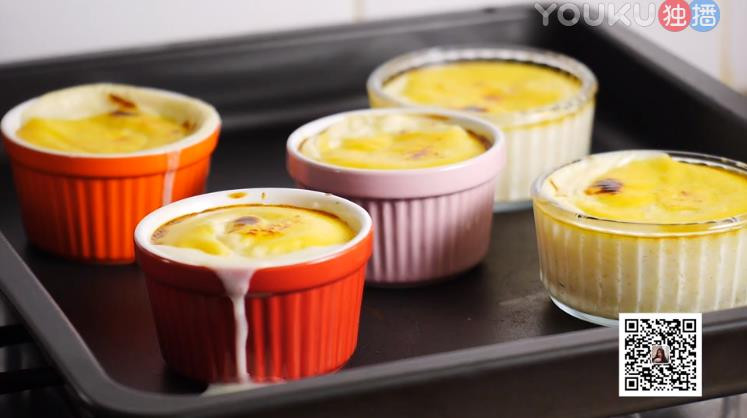 Tự làm bánh pudding trứng nướng khiến bé lười ăn nhất cũng mê mẩn