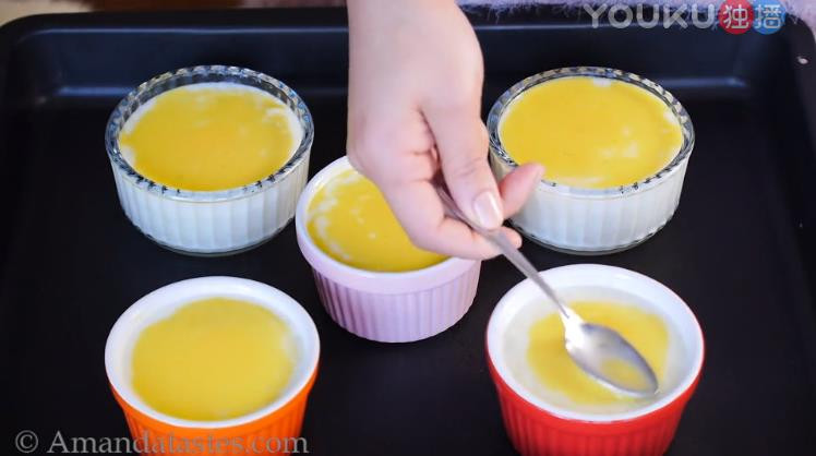 Tự làm bánh pudding trứng nướng khiến bé lười ăn nhất cũng mê mẩn