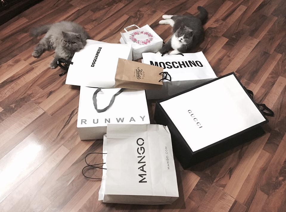 'Đo' tài sản và sở thích săn hàng hiệu của Hương Tràm và Chi Pu