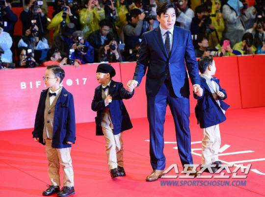 Bộ ba 'anh em quốc dân' tham gia Liên hoan phim Quốc tế Busan 2017 khiến fan phấn khích