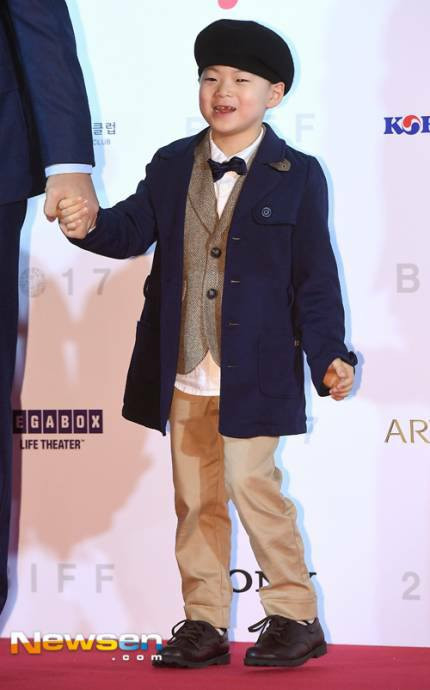 Bộ ba 'anh em quốc dân' tham gia Liên hoan phim Quốc tế Busan 2017 khiến fan phấn khích