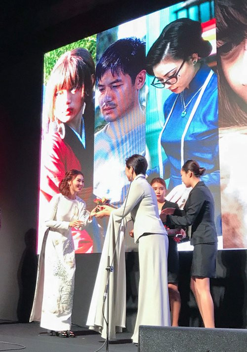 Hóa thân trong Cô Ba Sài Gòn, Ninh Dương Lan Ngọc đoạt giải 'Gương mặt châu Á' tại Liên hoan phim Busan