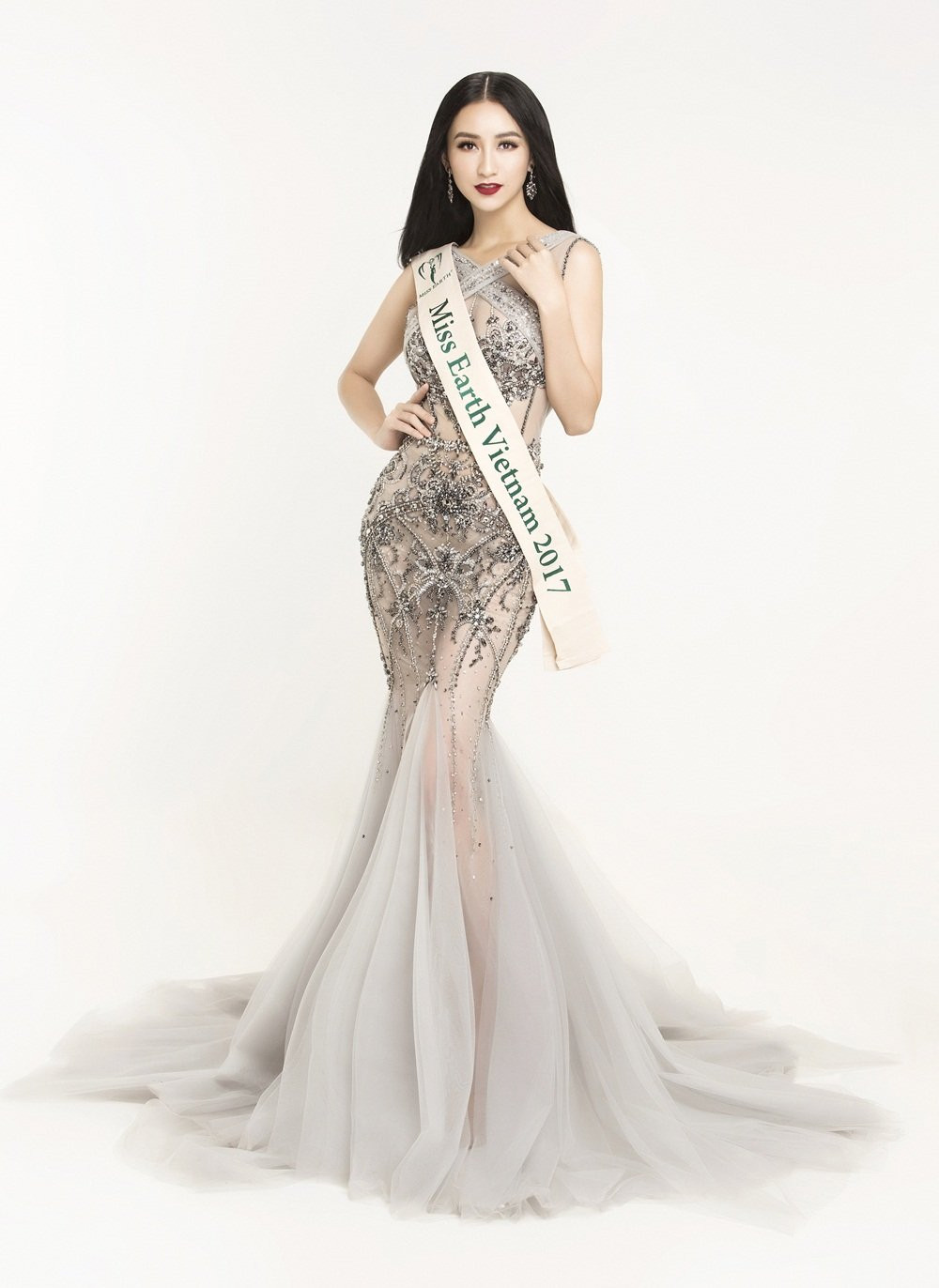 Đoạt huy chương vàng tại Hoa hậu Trái đất 2017, Hà Thu được dự đoán lọt top 10 chung cuộc