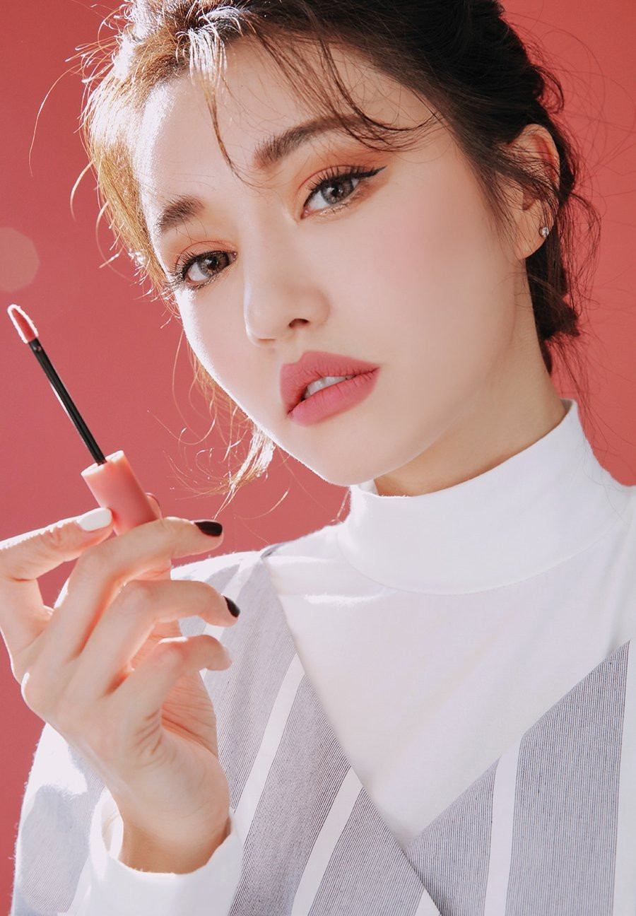 Bộ son kem lì 10 màu giá 300 nghìn của 3CE có gì mà khiến chị em mê mẩn?