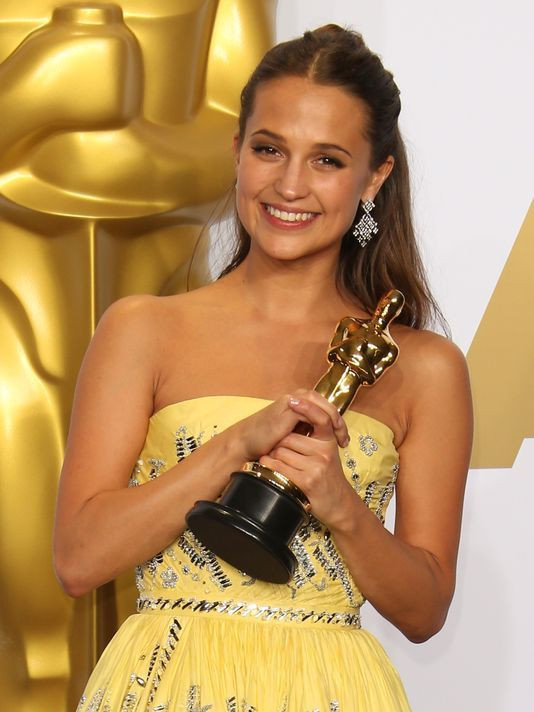 Tài tử 'X-men' và diễn viên 'Cô gái Đan Mạch' bí mật tổ chức đám cưới ở Tây Ban Nha